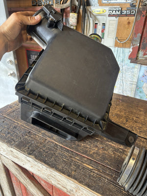 OEM 2003 - 2007 DODGE RAM 2500 3500 CUMMINS 5.9L AIR BOX FILTER HOUSING ASSEMBLY