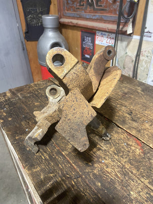 1994 - 1998 DODGE RAM 2500 CUMMINS 2WD STEERING KNUCKLE SPINDLE PASSENGER SIDE