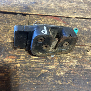 1998-2002 DODGE RAM 2500 3500 REAR PASSENGER LOWER DOOR LATCH WORKS GOOD
