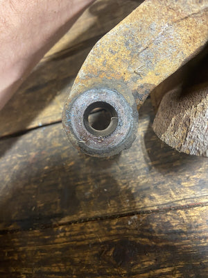 1994 - 1998 DODGE RAM 2500 CUMMINS 2WD STEERING KNUCKLE SPINDLE PASSENGER SIDE