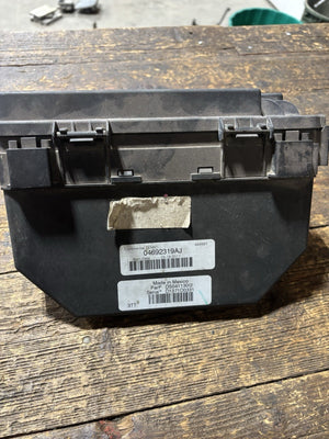 2011 RAM 1500 2500 3500 TIPM INTEGRATED POWER MODULE FUSE BOX 04692319 AJ