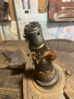 1994 - 1998 DODGE RAM 2500 CUMMINS 2WD STEERING KNUCKLE SPINDLE PASSENGER SIDE