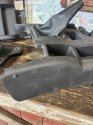 2003 - 2005 DODGE RAM MANUAL TRANSMISSION SHIFTER SURROUND FLOOR CONSOLE BOOTS