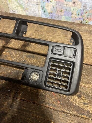 1994 1995 1996 1997 DODGE RAM 1500 2500 3500 RADIO GAUGE SURROUND DASH BEZEL