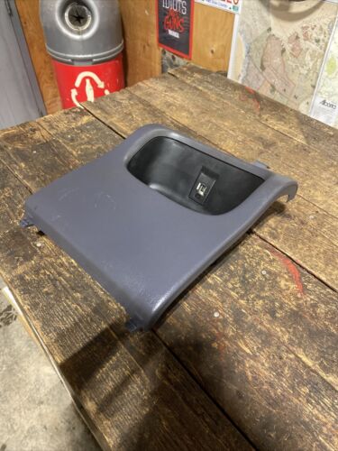 1998 -2002 DODGE RAM 2500 3500 MANUAL TRANS CENTER CONSOLE CUBBY LIGHT MIST GREY