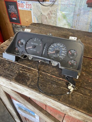 1994 - 1997 DODGE RAM 2500 3500 CUMMINS 482kms INSTRUMENT GAUGE CLUSTER 56006845