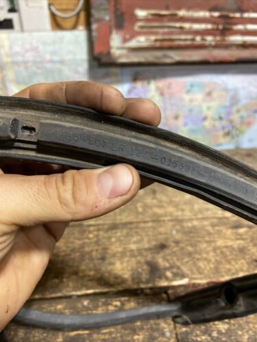 1989-1993 DODGE RAM 150 250 350 DRIVER SIDE VENT WINDOW RUBBER SEAL 4354607 LH