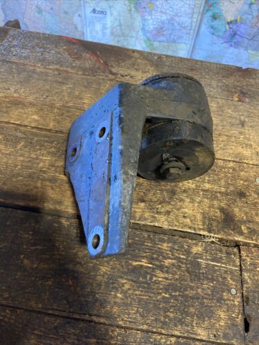 1994-1998 DODGE RAM 2500 3500 12V CUMMINS PASSENGER SIDE RH MOTOR MOUNT 52018236