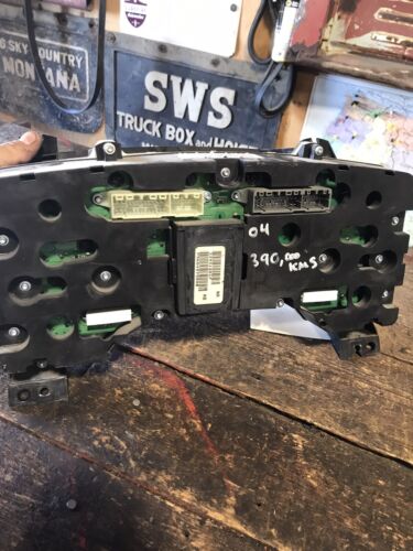 2004 DODGE RAM 1500 AUTOMATIC INSTRUMENT GAUGE CLUSTER 56051102AE 390,000KMS