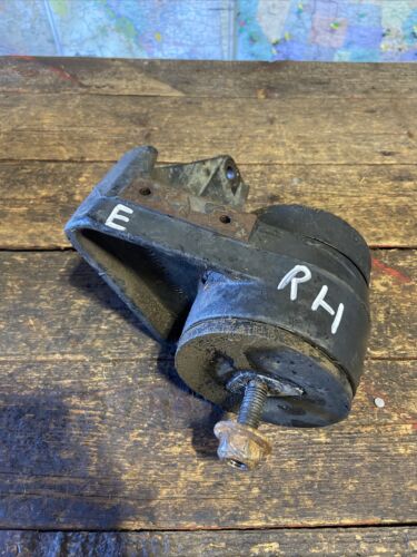 1994-1998 DODGE RAM 2500 3500 12V CUMMINS PASSENGER SIDE RH MOTOR MOUNT 52018236