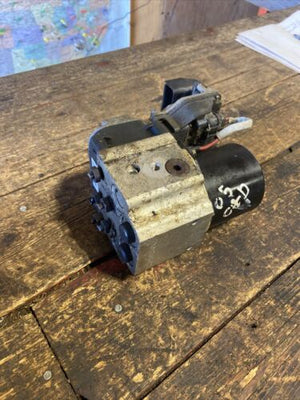 2005 DODGE RAM 3500 CUMMINS DUALLY ABS BRAKE MODULE AND PUMP 52121410AD