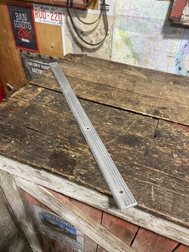 1989 - 1992 1993 DODGE RAM DRIVER OR PASSENGER SIDE FLOOR CARPET SILL PLATE TRIM