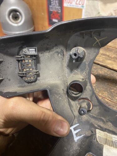 2004 - 2009 DODGE RAM 2500 3500 STEERING WHEEL BACK WITH VOLUME CONTROLS