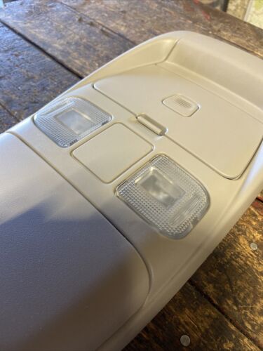 1999 2000 2001 2002 DODGE RAM 2500 3500 OVERHEAD CONSOLE SUNGLASSES HOLDER LIGHT