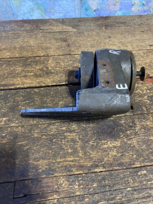 1994-1998 DODGE RAM 2500 3500 12V CUMMINS PASSENGER SIDE RH MOTOR MOUNT 52018236