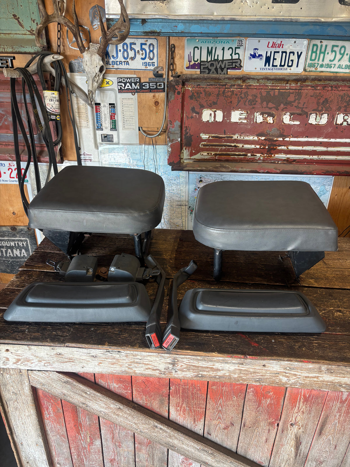 92-93 Dodge Ram Extended Cab Grey Rear Seats &amp; Seat Belt Set