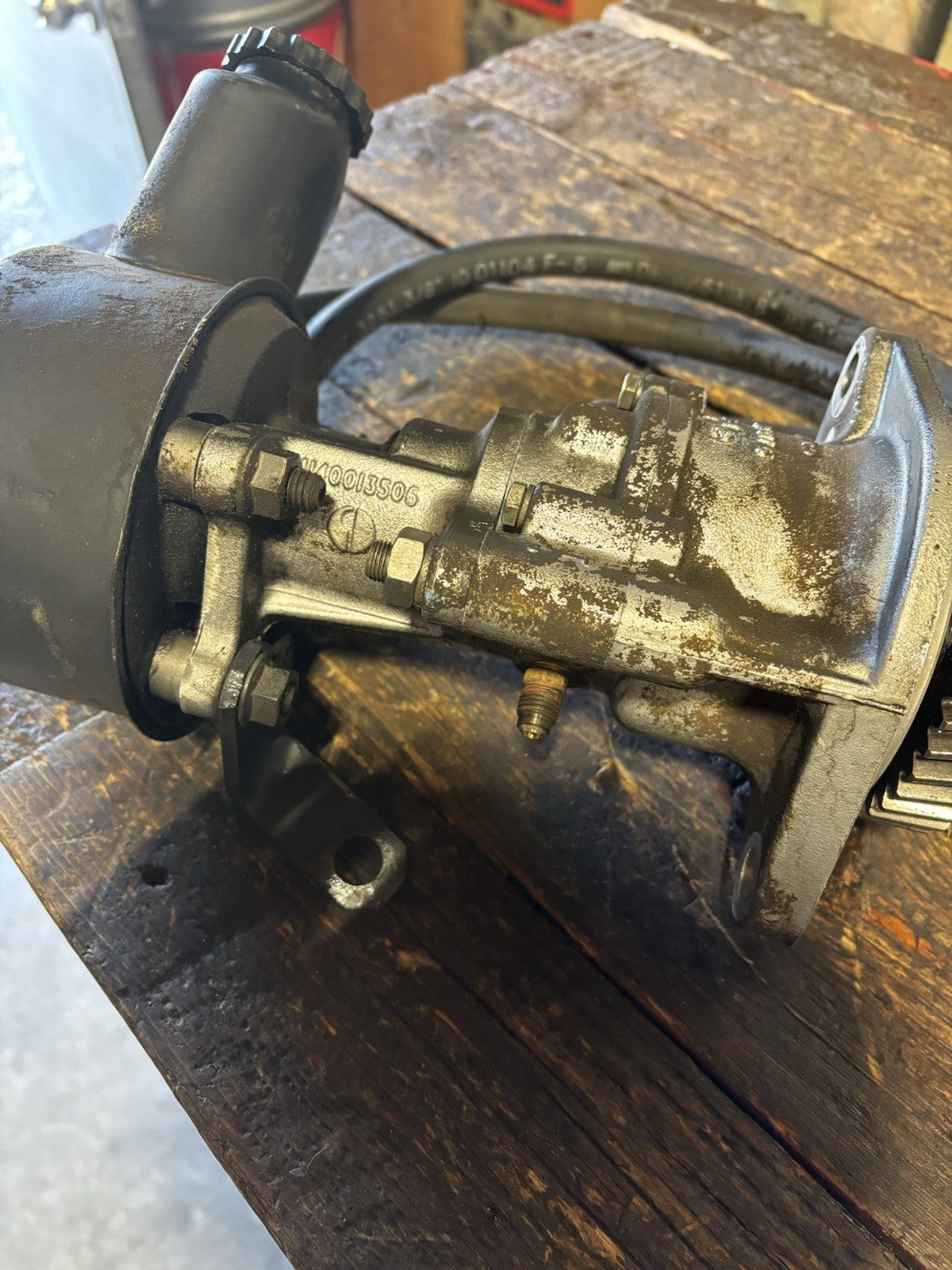 1994 - 1996 DODGE RAM 2500 3500 5.9L CUMMINS POWERSTEERING VACUUM PUMP ASSEMBLY
