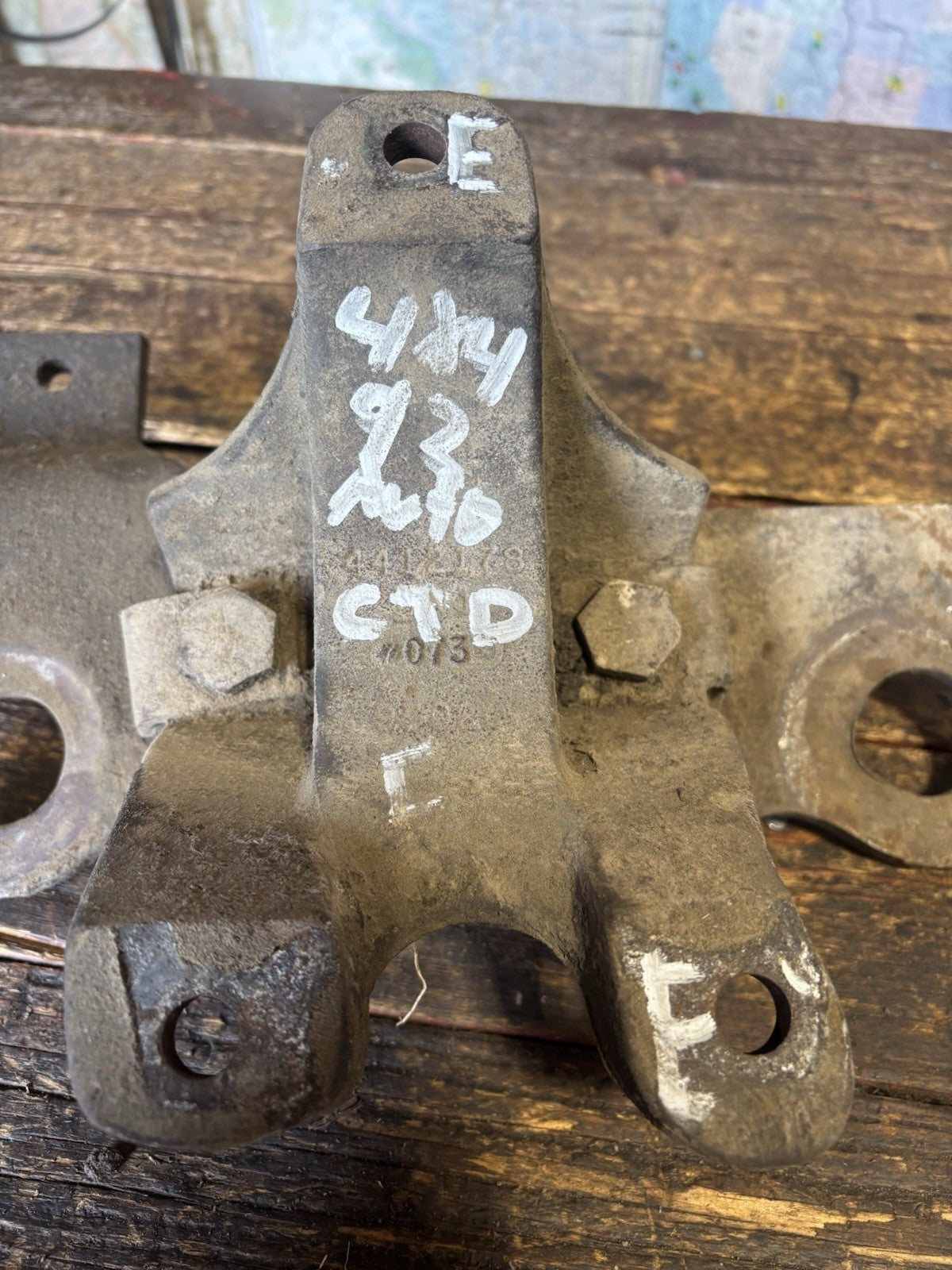 1991 .5 1992 1993 DODGE RAM CUMMINS AUTOMATIC 4X4 TRANSMISSION MOUNT BRACKET