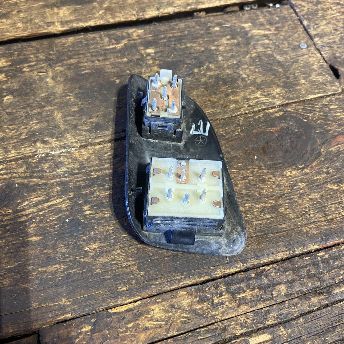 1994 -1997 DODGE RAM 1500 2500 3500 DRIVERS DRIVER WINDOW LOCK SWITCH