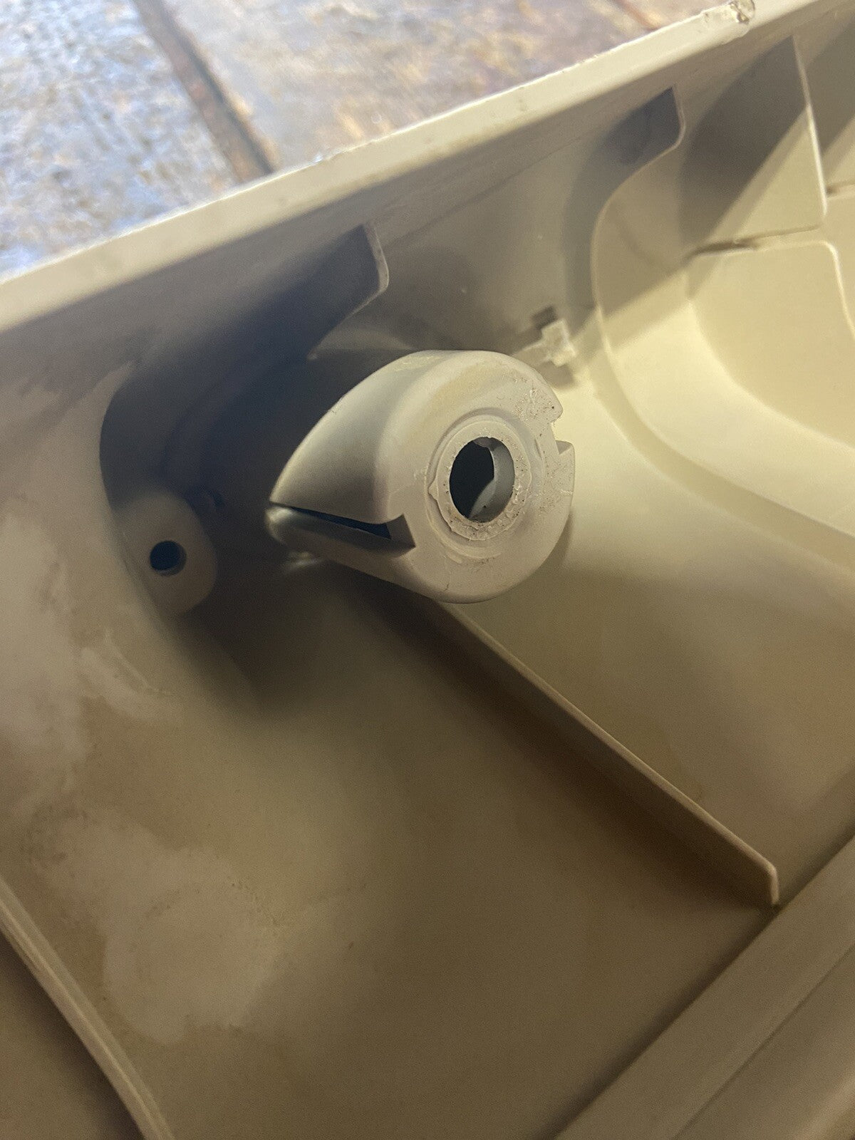 2003 - 2009 DODGE RAM 1500 2500 3500 DRIVER LH SIDE A PILLAR HANDLE TRIM 824726