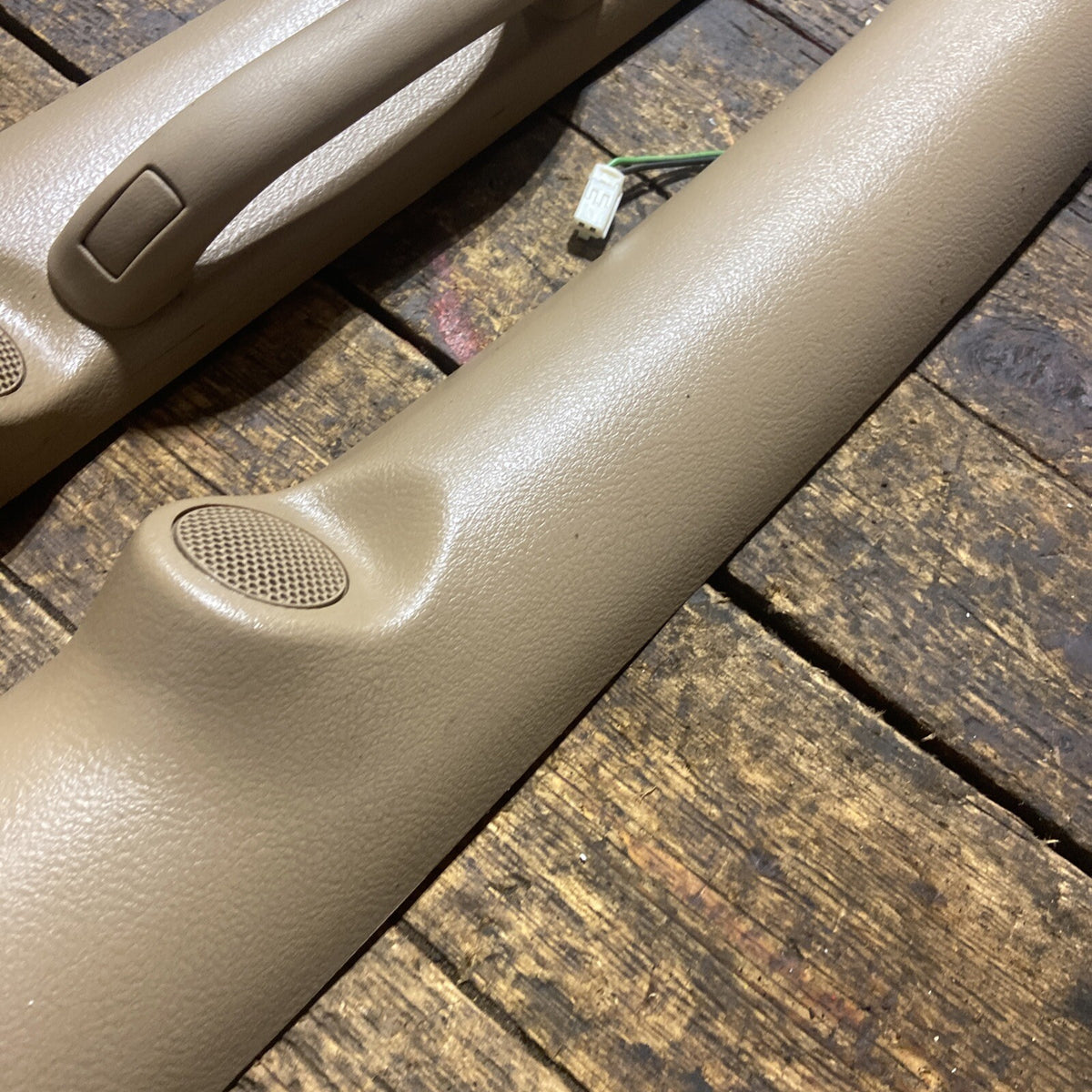 1998 - 2002 DODGE RAM 2500 3500 TAN BROWN OEM A PILLAR SET WITH TWEETER SPEAKERS