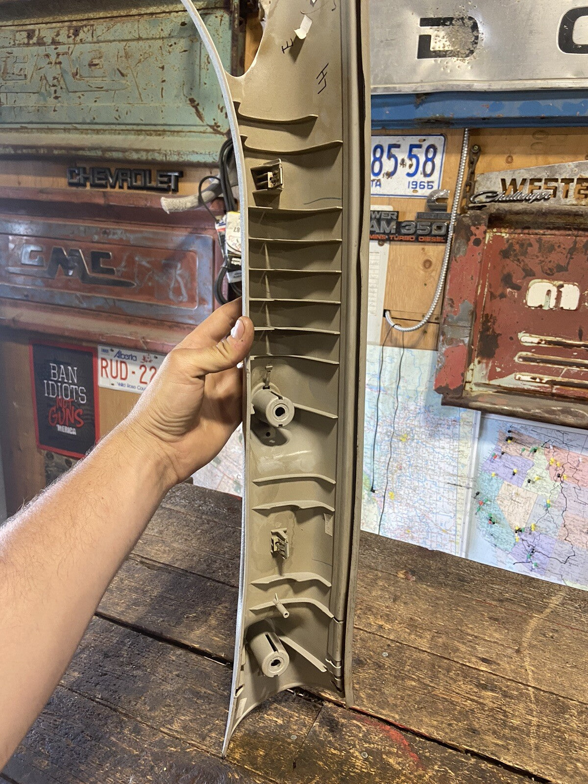 2003 - 2009 DODGE RAM 1500 2500 3500 DRIVER LH SIDE A PILLAR HANDLE TRIM 824726