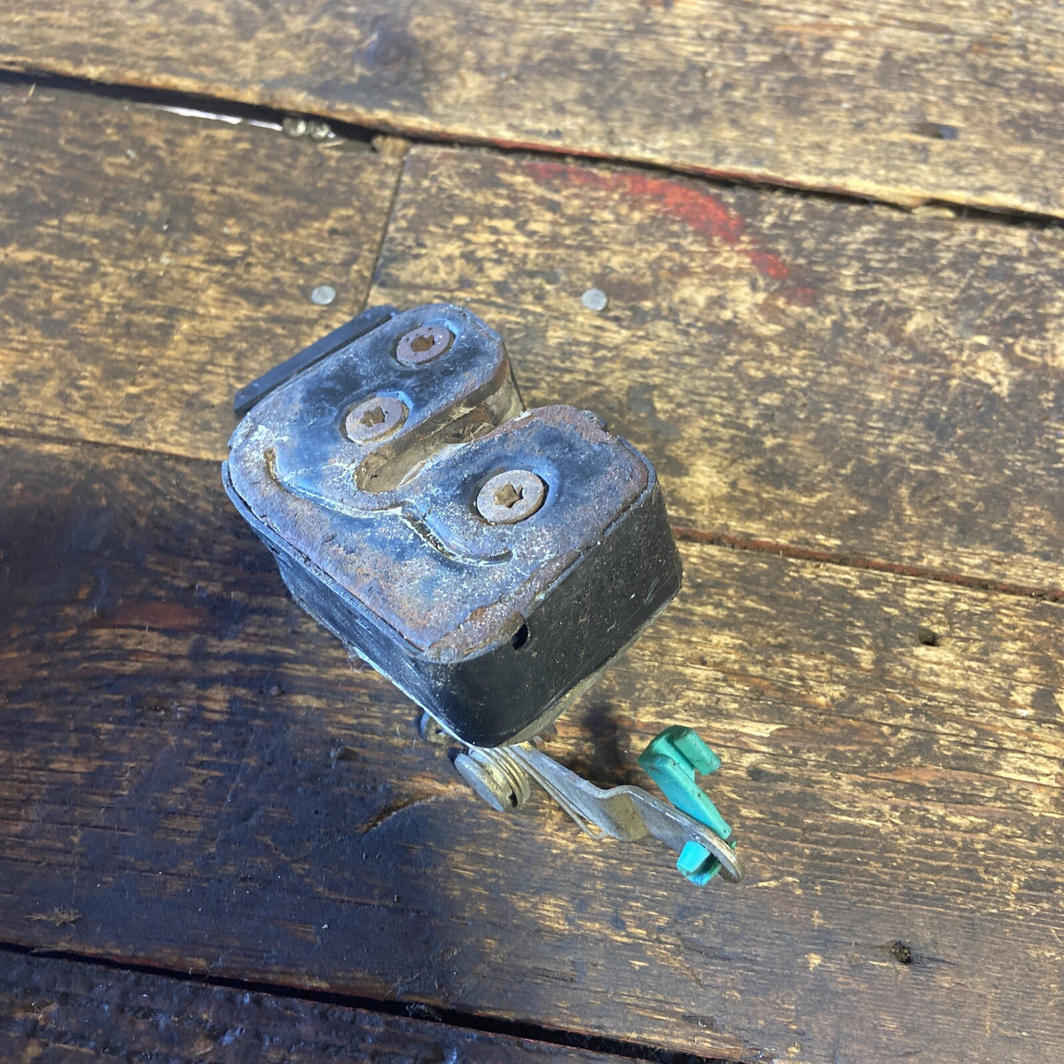 1998-2002 DODGE RAM 2500 3500 REAR PASSENGER LOWER DOOR LATCH WORKS GOOD