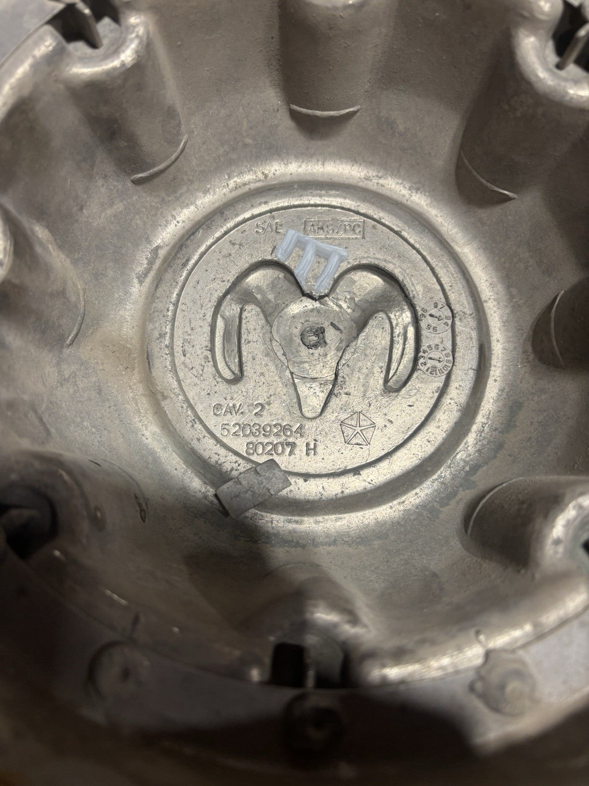 1994 - 1999 DODGE RAM 2500 WHEEL CENTER HUB CAP COVER 52039264