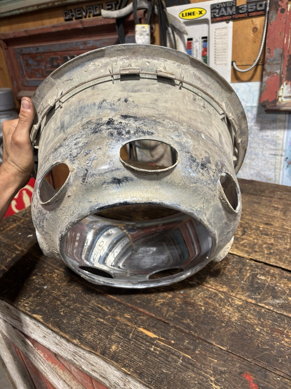 1999 - 2002 DODGE RAM 3500 DUALLY REAR HUB DISH SIMULATOR WHEEL COVER 52106449