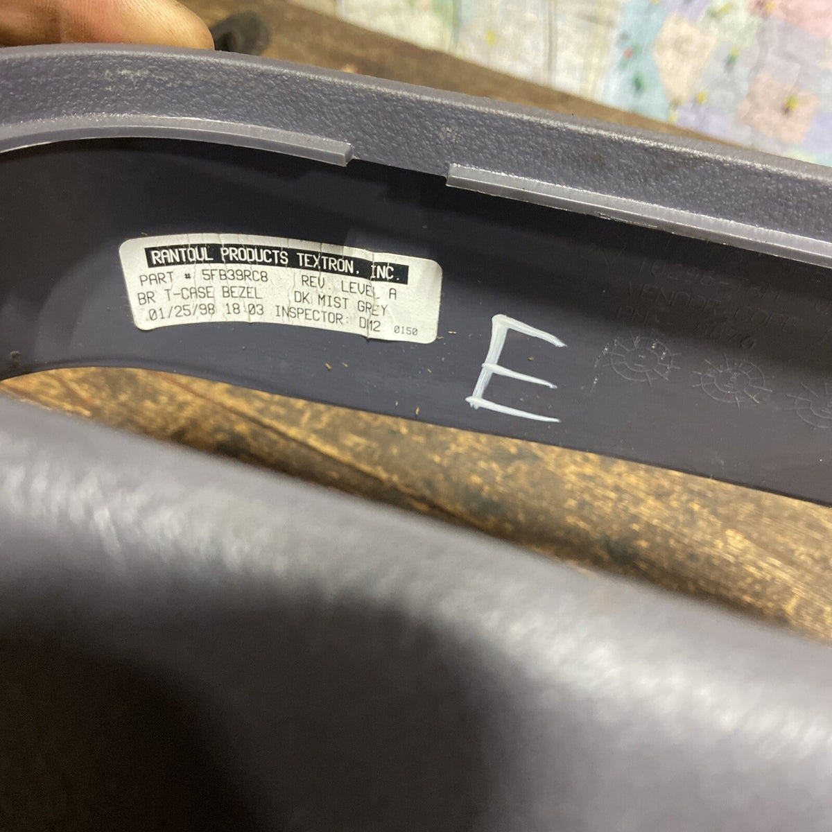 1998 - 2002 DODGE RAM 2500 3500 CUMMINS 4X4 SHIFTER  ASSEMBLY LIGHT GREY COVER