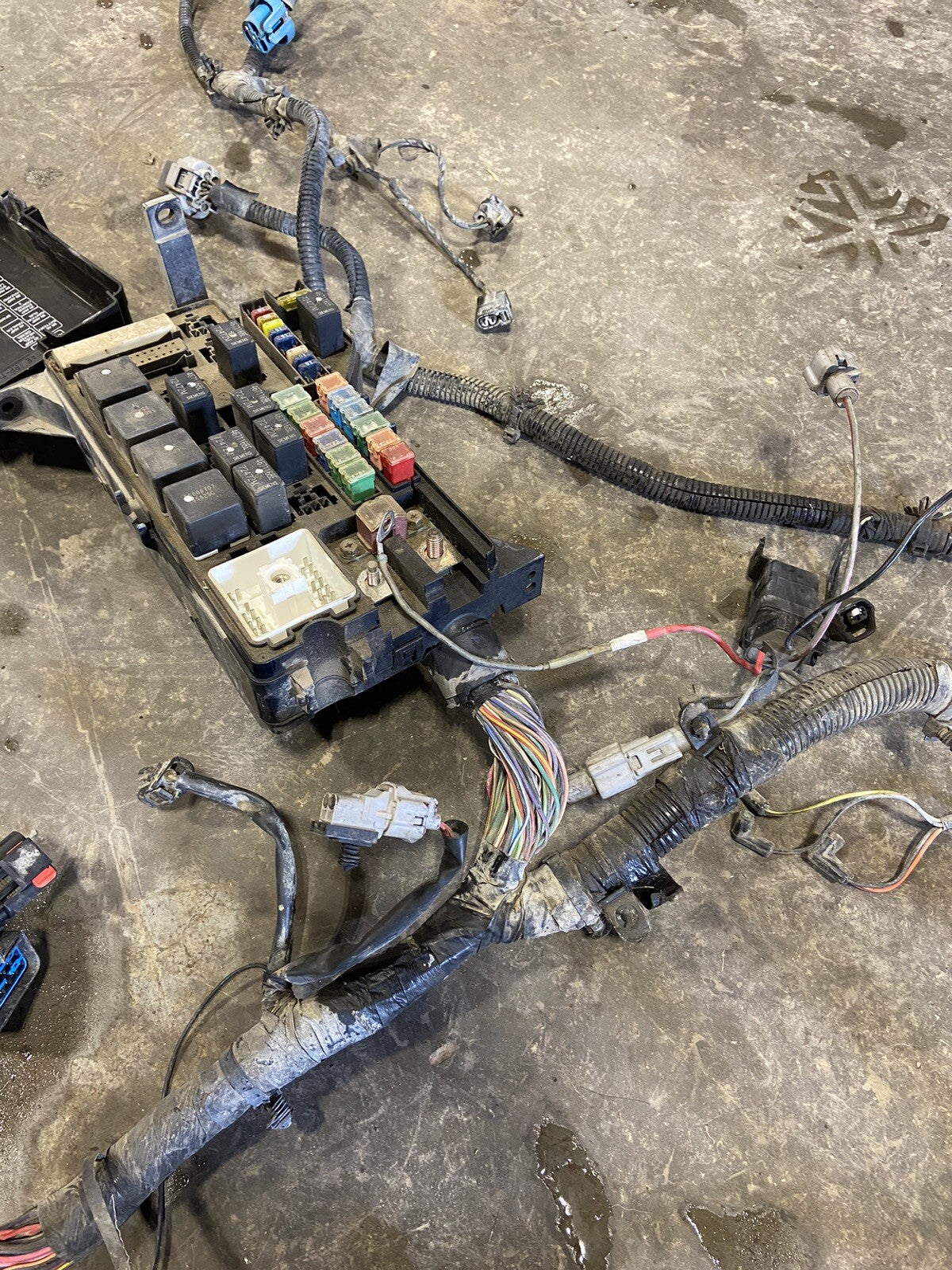 2000 DODGE RAM 2500 3500 CUMMINS ENGINE BAY FUSEBOX WIRING HARNESS PN 56045426AE