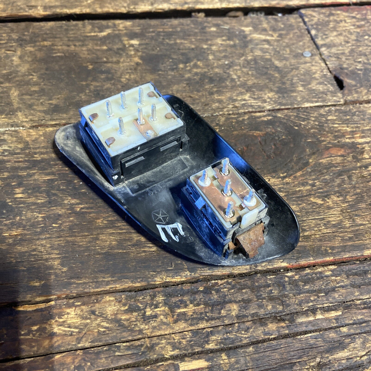 1994 -1997 DODGE RAM 1500 2500 3500 DRIVERS DRIVER WINDOW LOCK SWITCH