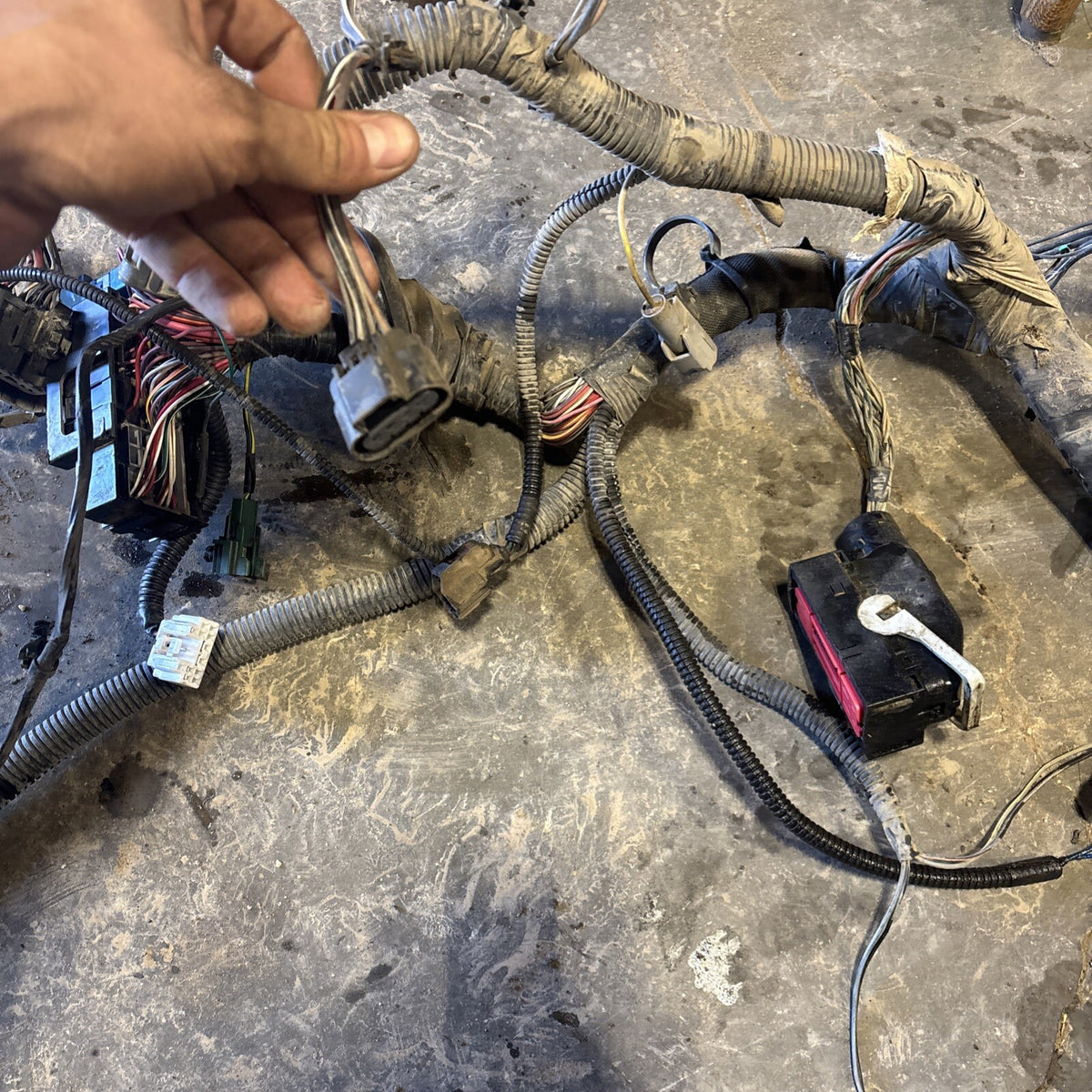 2008 DODGE RAM 2500 3500 6.7L CUMMINS 6spd G56 ENGINE BAY HARNESS 68035301ac