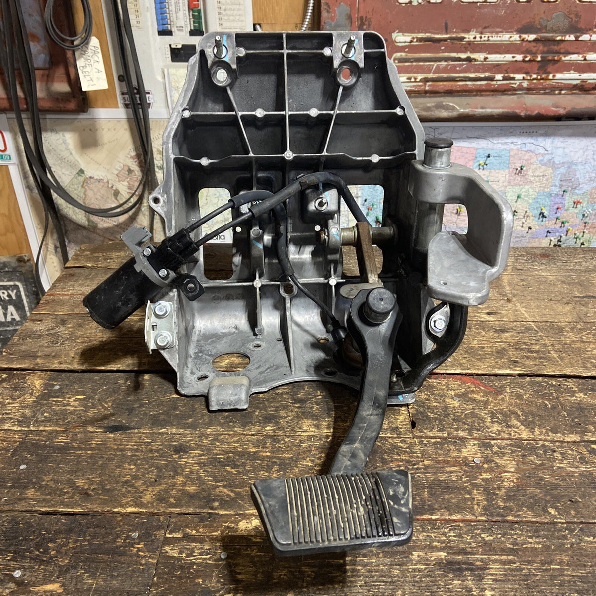 2004 - 2009 DODGE RAM 2500 3500 AUTO BRAKE / THROTTLE PEDALS SET POWER ADJUST