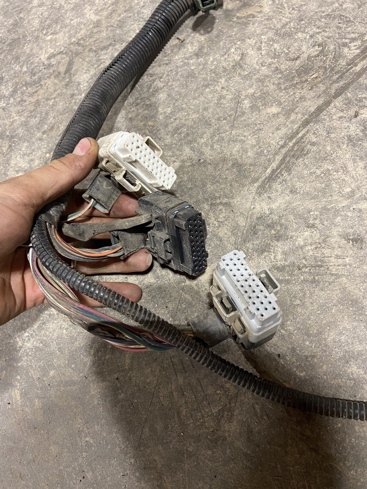 2001 DODGE RAM 2500 3500 CUMMINS ENGINE +PCM-STD TRANS HARNESS 3947682, 56045904