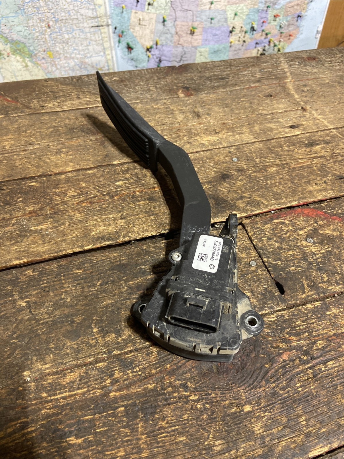 2006 DODGE RAM 2500 3500 5.9l CUMMINS ACCELERATOR GAS PEDAL 53032794ab