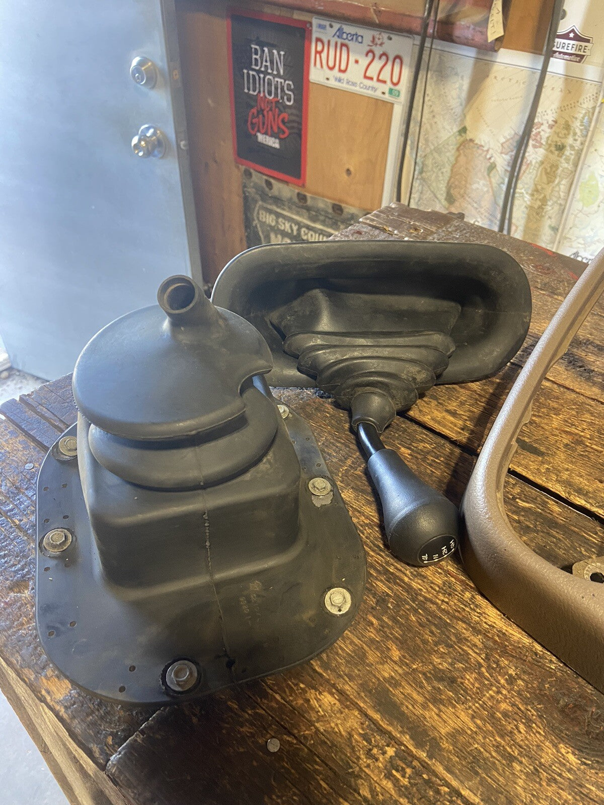 1998-2002 DODGE RAM 2500 3500 SHIFTER SURROUND CONSOLE CUPHOLDER BOOTS TAN