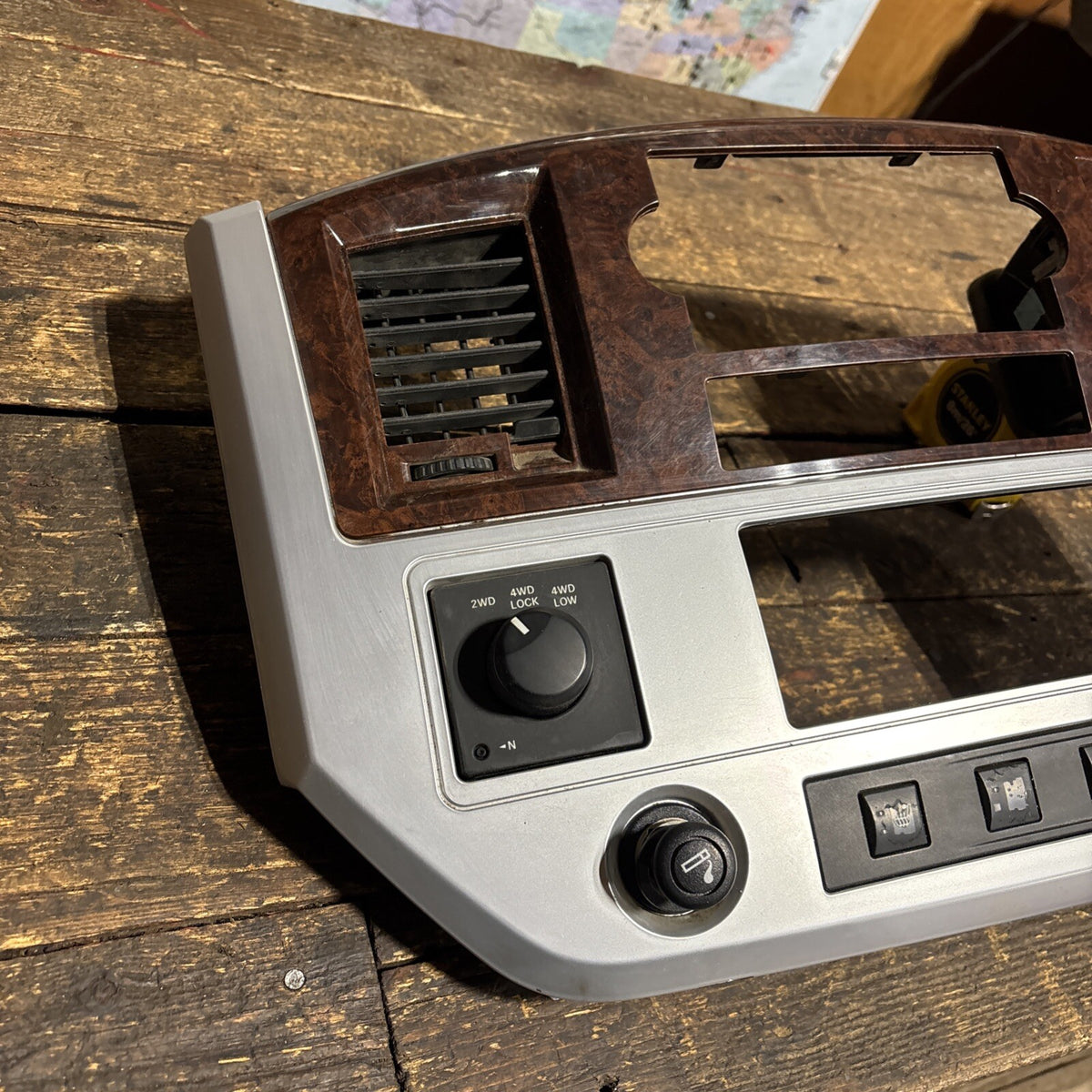 Oem Nice! 2006 - 2009 DODGE RAM WOODGRAIN CENTER DASH BEZEL SURROUND LARAMIE