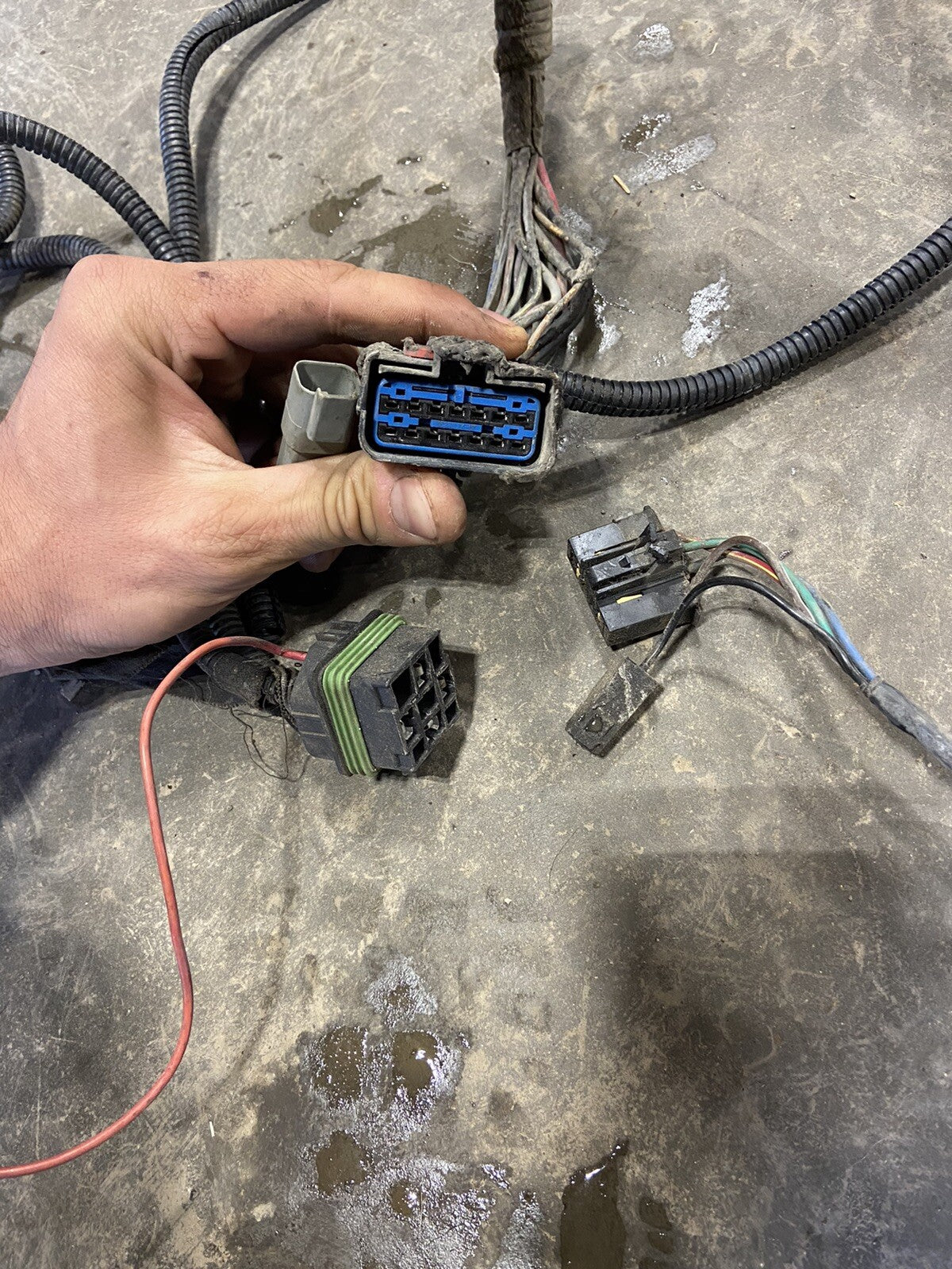 2000 DODGE RAM 2500 3500 CUMMINS ENGINE BAY FUSEBOX WIRING HARNESS PN 56045426AE