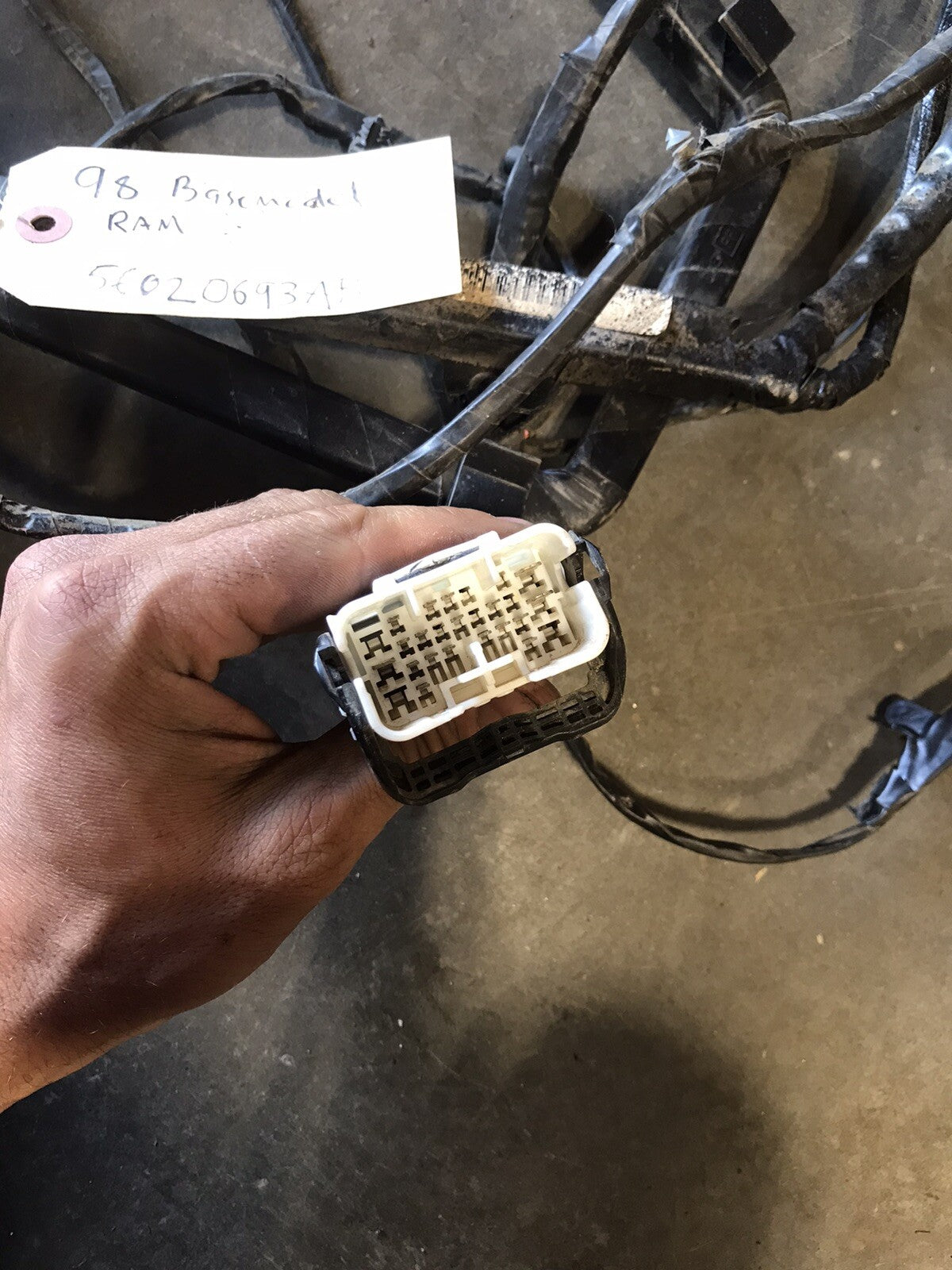 1998 DODGE RAM BEHIND DASH HARNESS / CAB HARNESS BASE MODEL 56020693AB