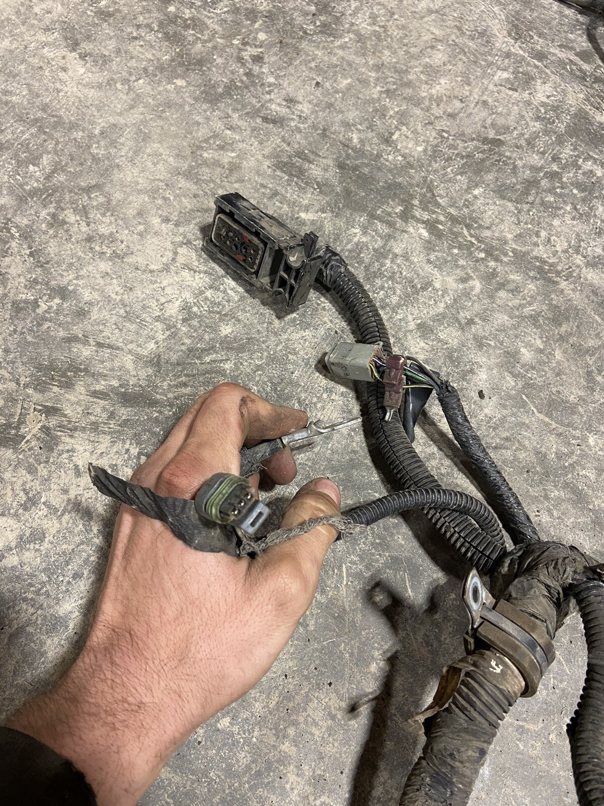 2001 DODGE RAM 2500 3500 CUMMINS ENGINE +PCM-STD TRANS HARNESS 3947682, 56045904