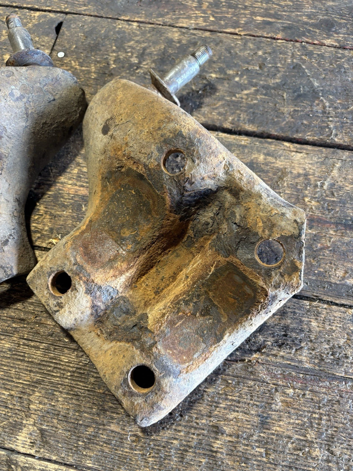 1989-1993 DODGE RAM 250 350 CUMMINS REAR LEAFSPRING SADDLE UBOLT / SHOCK MOUNTS