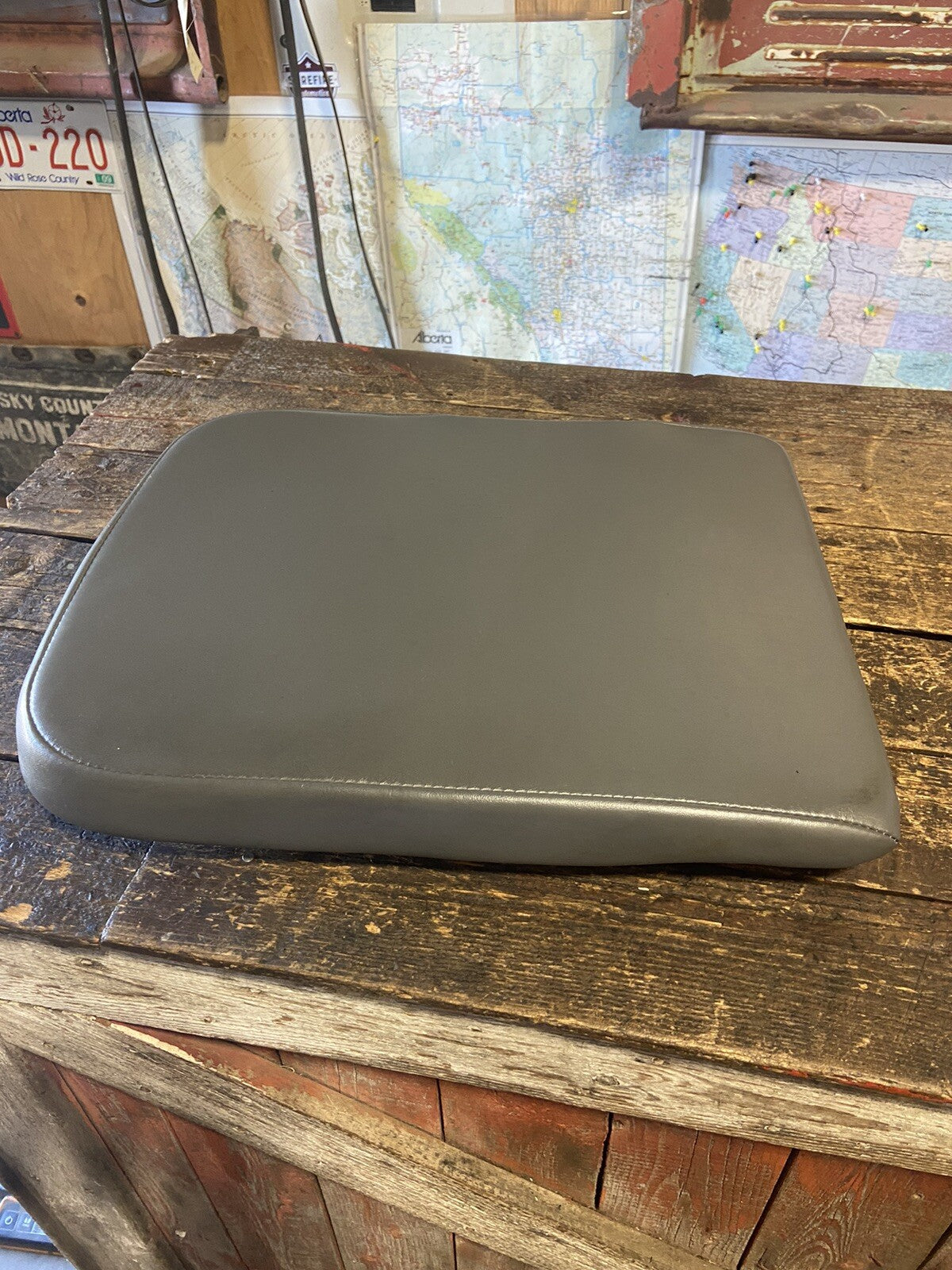 2006 - 2009 DODGE RAM 1500 2500 3500 CUMMINS CENTER CONSOLE LID GREY