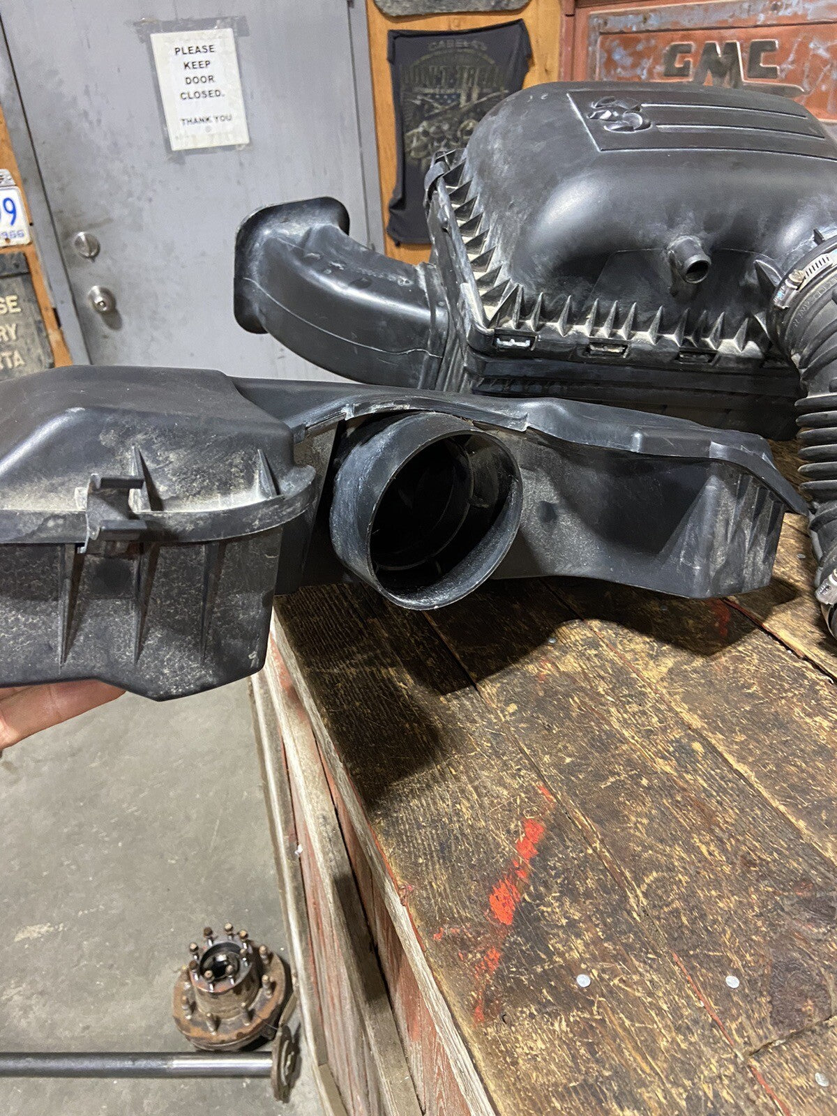 2006 - 2008 DODGE RAM 1500 2500 5.7L HEMI OEM AIR FILTER HOUSING INTAKE SET