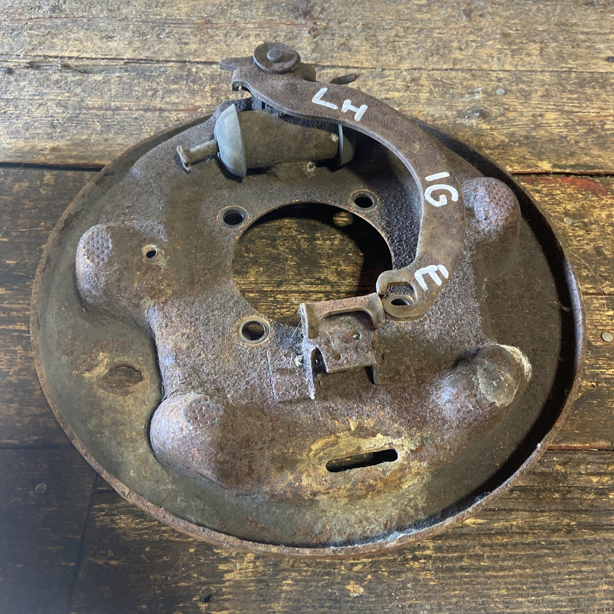 1989 -1993 DODGE RAM 250 SINGLEWHEEL DRIVER SIDE BRAKE BACKING PLATE 324912 L