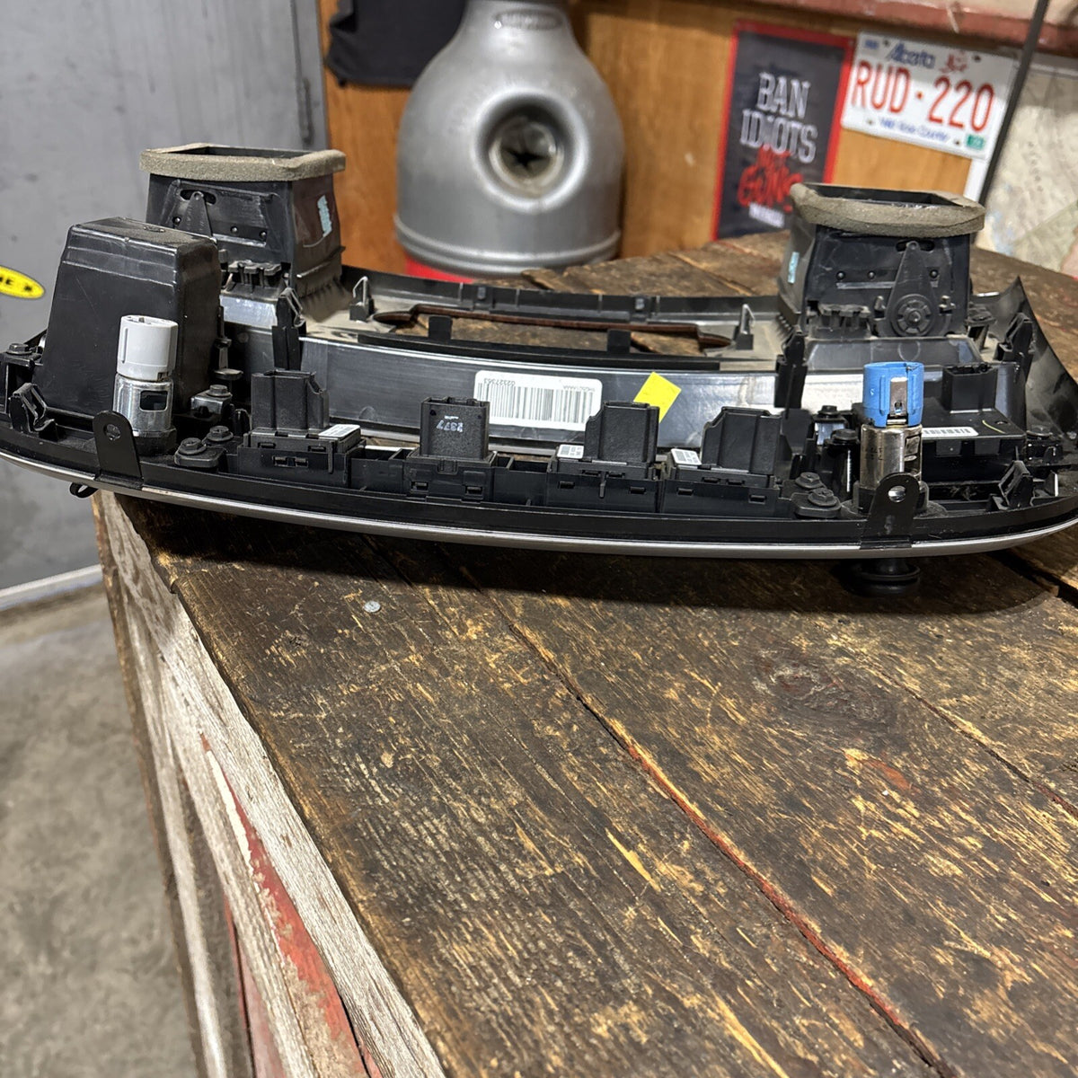 Oem Nice! 2006 - 2009 DODGE RAM WOODGRAIN CENTER DASH BEZEL SURROUND LARAMIE