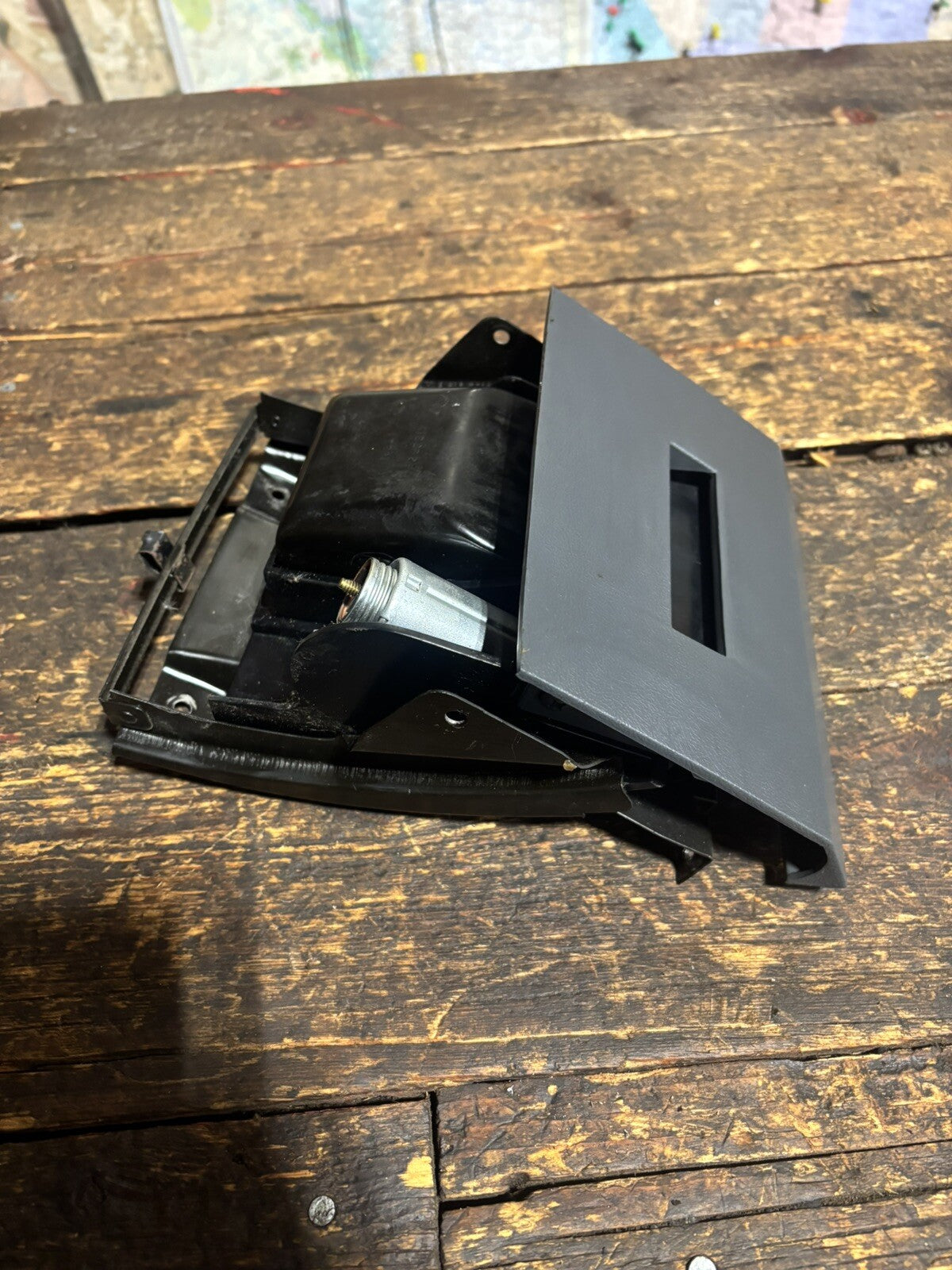 MINT 1ST GEN 1989 - 1993 DODGE RAM 150 250 350 GREY ASH TRAY ASHTRAY COIN HOLDER