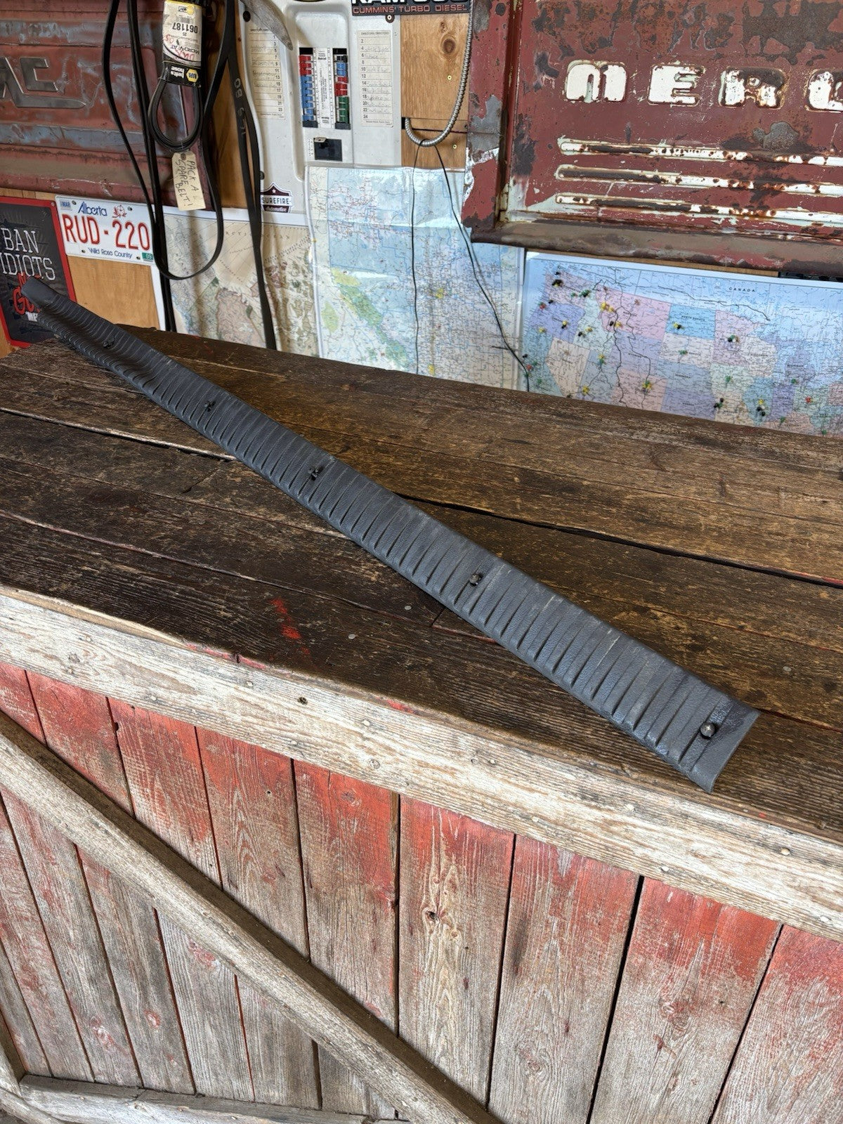 DRIVER SIDE DARK GREY FLOOR TRIM EXTENDED CAB 1998-2002 DODGE RAM TRUCKS