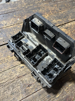 2011 RAM 1500 2500 3500 TIPM INTEGRATED POWER MODULE FUSE BOX 04692319 AJ