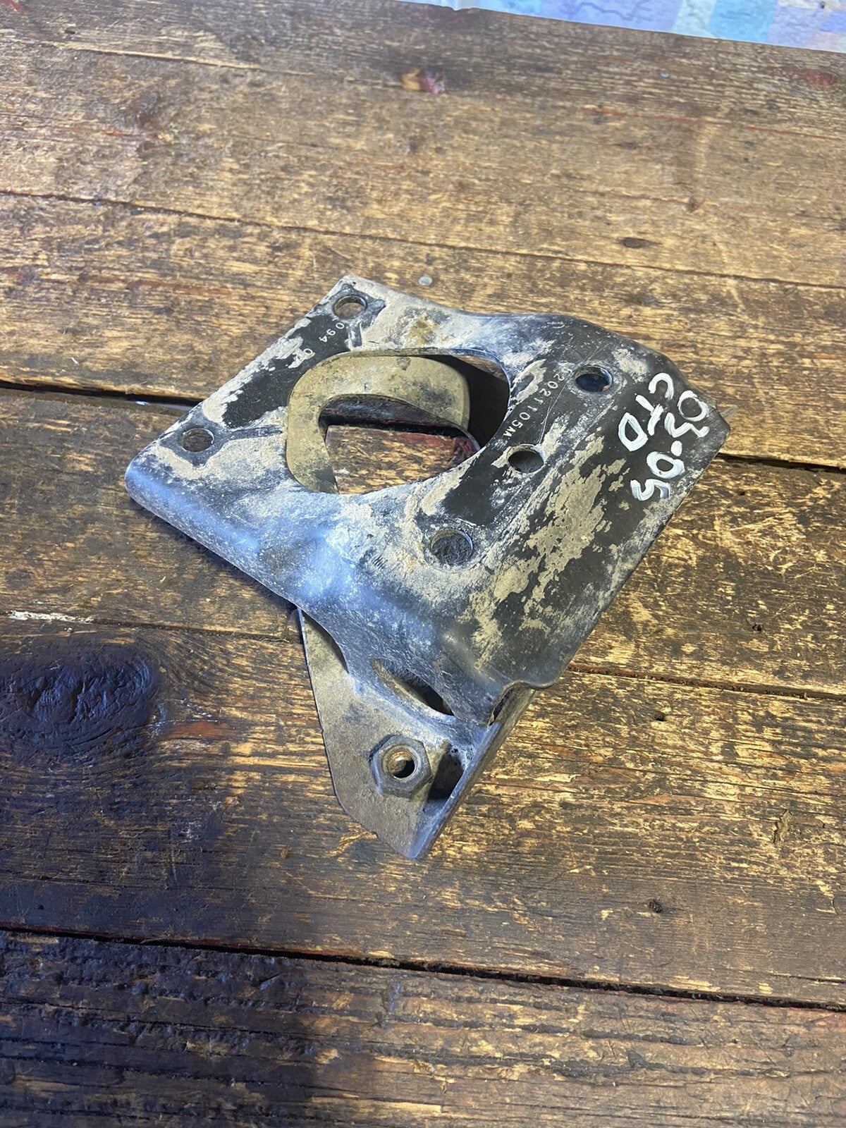 2003 2004 2005 DODGE RAM CUMMINS AUTOMATIC TRANSMISSION MOUNT BRACKET 52021105AA